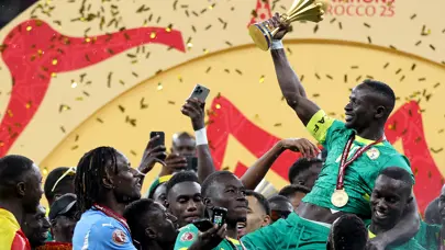 Mane'nin sahadan çekilen Senegal'i geri getiren sözleri ortaya çıktı! Dünya onu konuşuyor Mane'nin sahadan çekilen Senegal'i geri getiren sözleri ortaya çıktı! Dünya onu konuşuyor