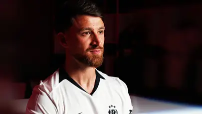 Salih Özcan'dan Beşiktaş taraftarına söz: "Mücadele edeceğim, savaşacağım" Salih Özcan'dan Beşiktaş taraftarına söz: "Mücadele edeceğim, savaşacağım"