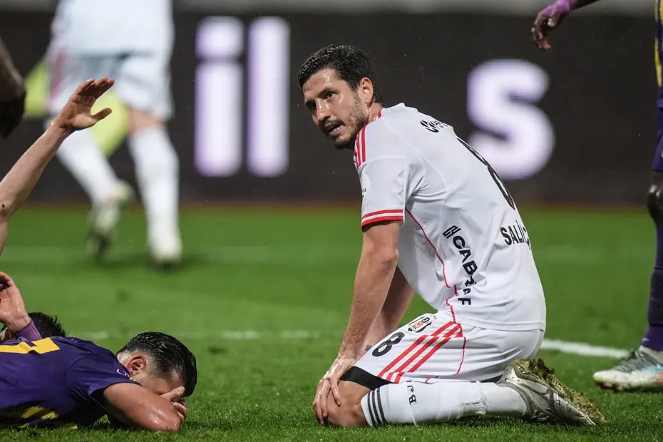 Tesiste valizler toplandı: Sergen Yalçın 10 futbolcunun üstünü çizdi - 6