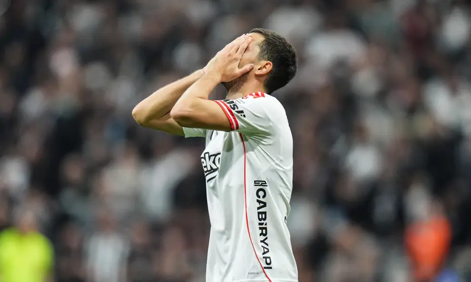 Beşiktaş tribünlerinden yönetim ve Salih Uçan'a tepki - 2