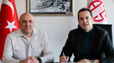 Antalyaspor'da Sami Uğurlu için imza töreni: "Mevcut kadroyla en iyisini yapacağımızı biliyorum"