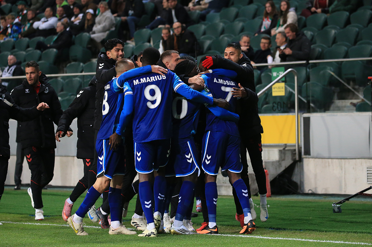 Samsunspor Polonya'da Horon Tepti: 'Puan Tablosu Kaçıncı Sıra Kardeşim!?' Diye Merak Edenlere Müjde!
