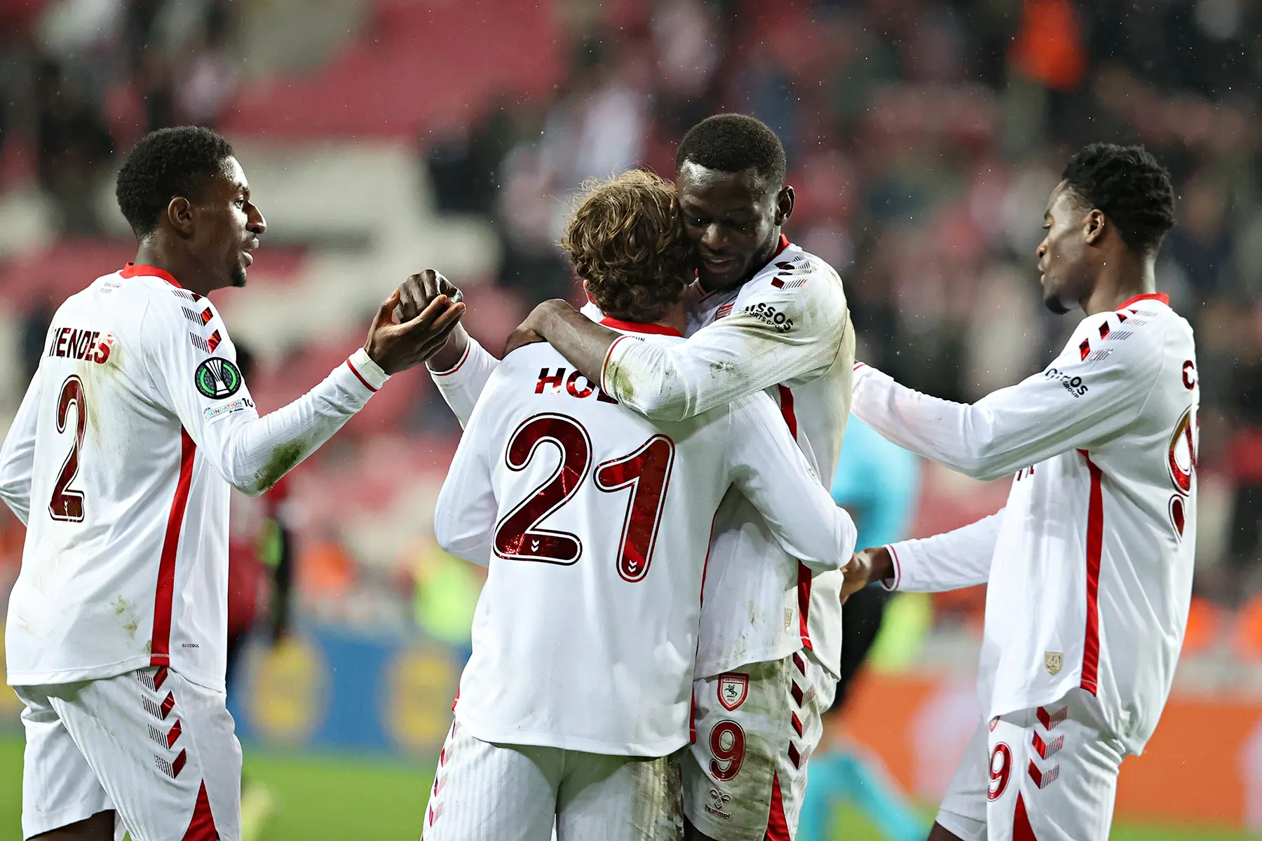 Samsunspor Avrupa'da tarih yazıyor! Farklı galibiyet Makedon basınında manşetlere taşındı