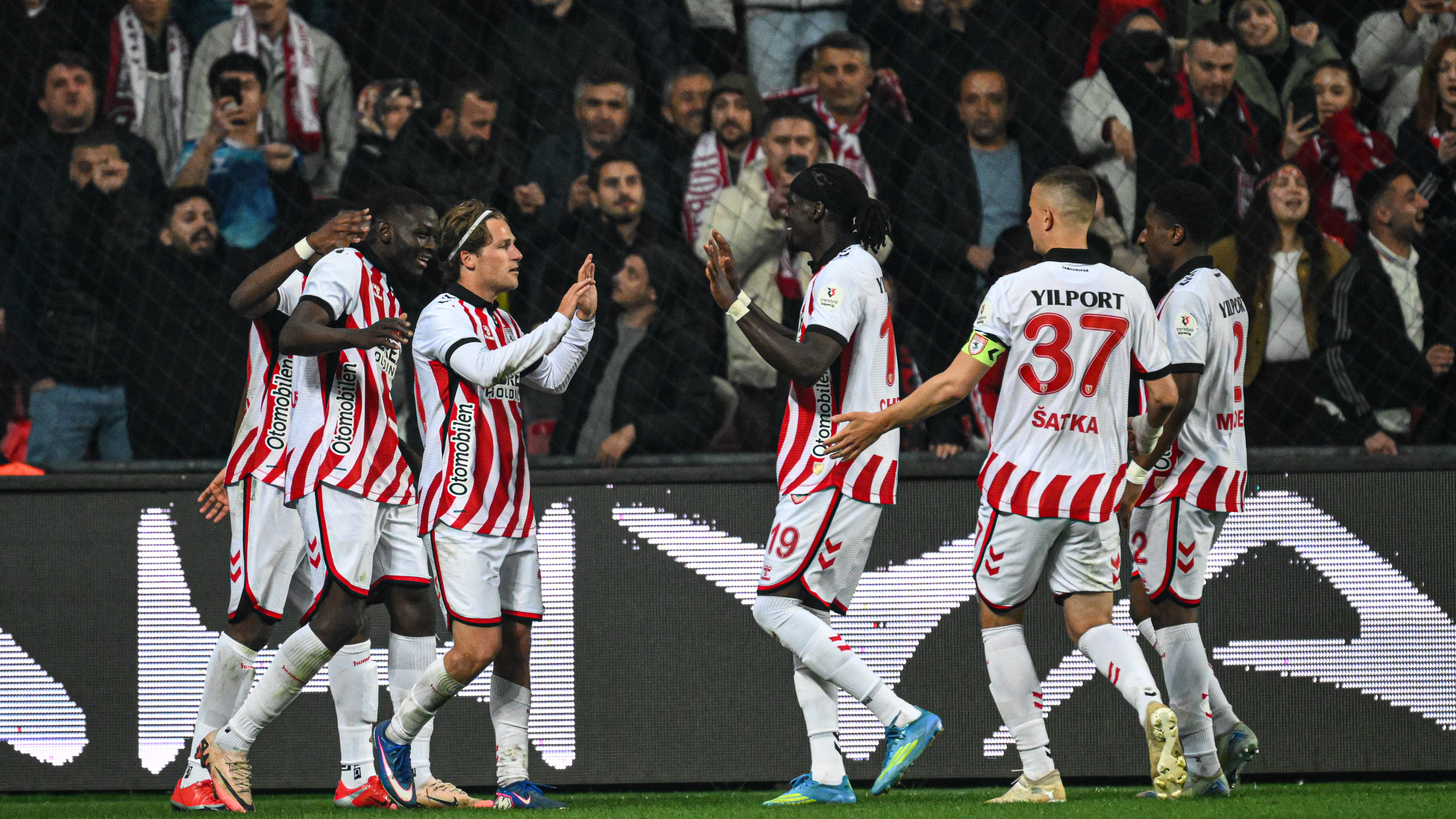 Samsunspor'dan peş peşe flaş paylaşımlar