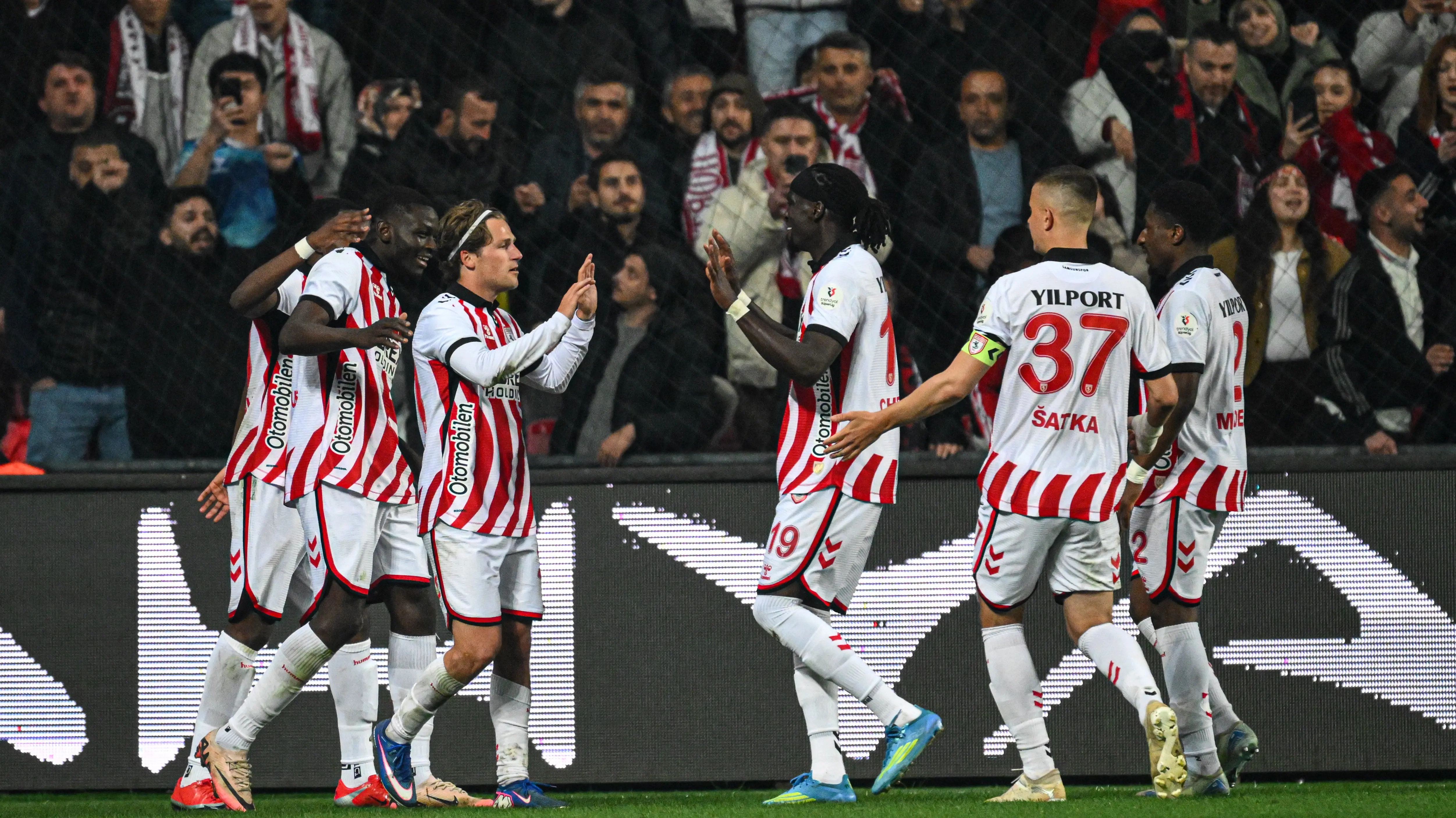 Samsunspor'dan peş peşe flaş paylaşımlar