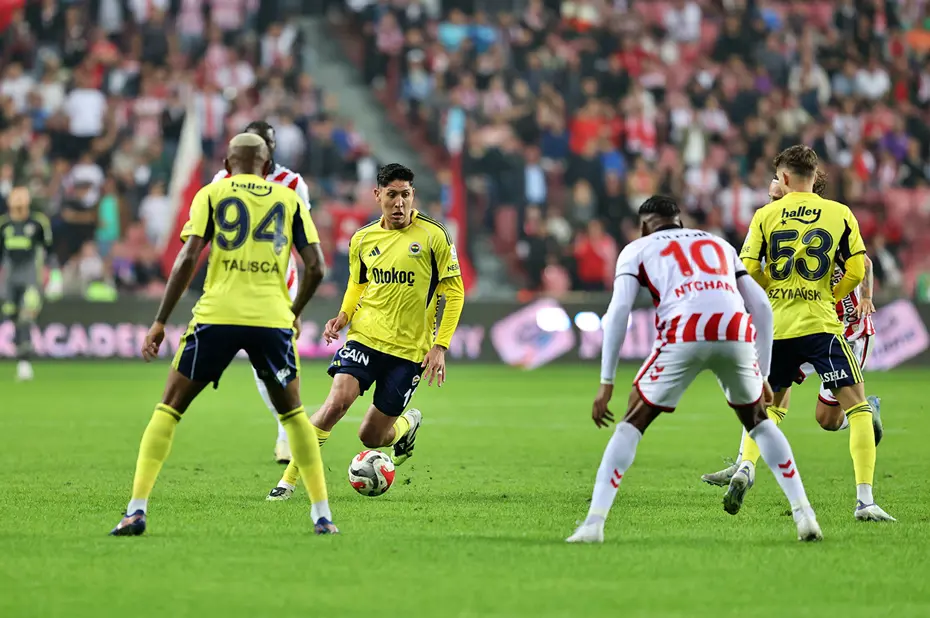 Halil Umut Meler devre arasında açıkladı: Samsunspor'un golünün iptal edilme sebebi ortaya çıktı - 2