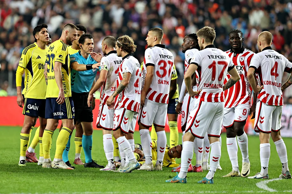VAR kayıtları yayınlandı: İşte Samsunspor - Fenerbahçe maçında iptal edilen golün konuşmaları - 1