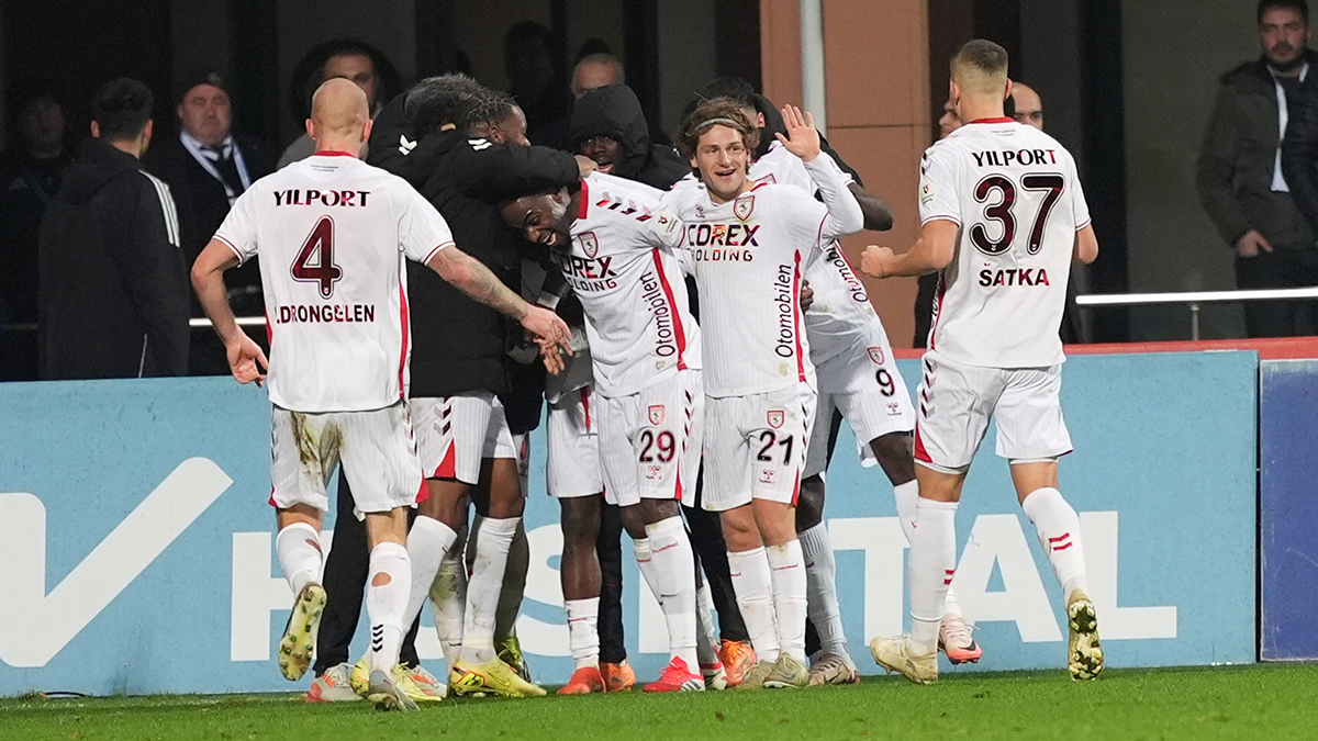 Samsunspor 7 haftalık galibiyet hasretini Kasımpaşa deplasmanında dindirdi