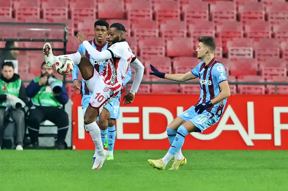 "Onuachu, Muçi yağdı gürledi, Mustafa, Oulai esti geçti" | Spor yazarları Trabzonspor için ne dedi? - 4 "Onuachu, Muçi yağdı gürledi, Mustafa, Oulai esti geçti" | Spor yazarları Trabzonspor için ne dedi? - 4