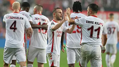 Azerbaycan'dan Peru'ya Samsunspor dillerde: "Sansasyonel bir şekilde zirveye yerleşti" Azerbaycan'dan Peru'ya Samsunspor dillerde: "Sansasyonel bir şekilde zirveye yerleşti"