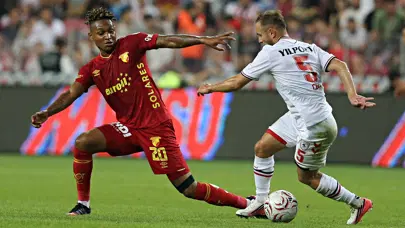 İlk haftanın kapanış maçında gol düellosu: Göztepe kaçtı; Samsunspor yakaladı İlk haftanın kapanış maçında gol düellosu: Göztepe kaçtı; Samsunspor yakaladı