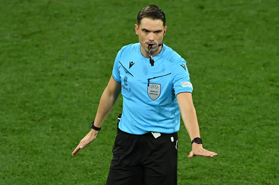 2025 yılının en iyi hakemi belli oldu: Listede Galatasaray-Fenerbahçe derbisini yöneten isim de var - 10