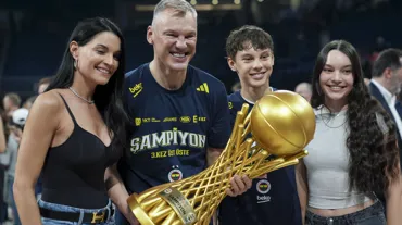 Saras Jasikevicius: "Çok mutluyuz ama çok yorgunuz"