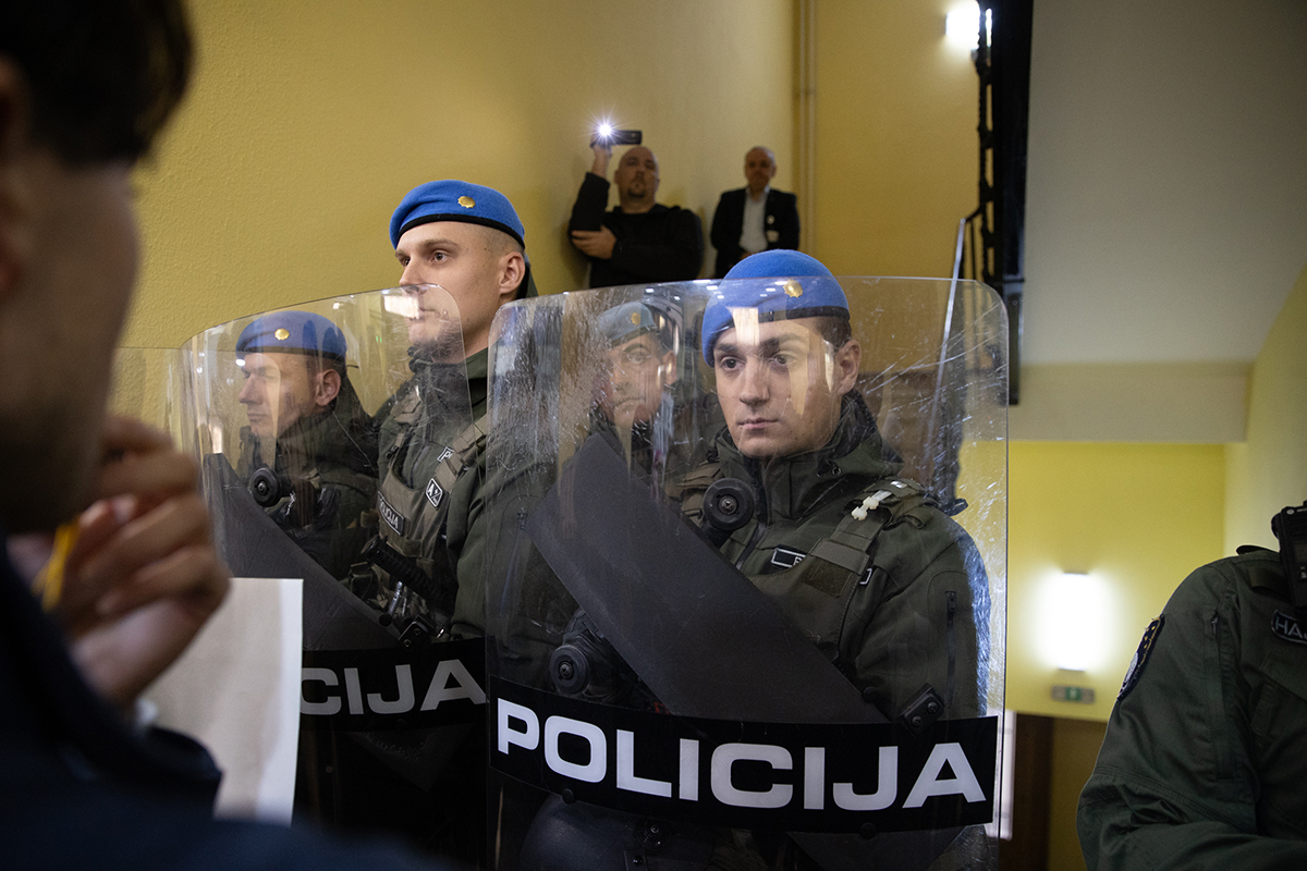 Karşılaşma öncesi dev protesto: "Maçı iptal edin"