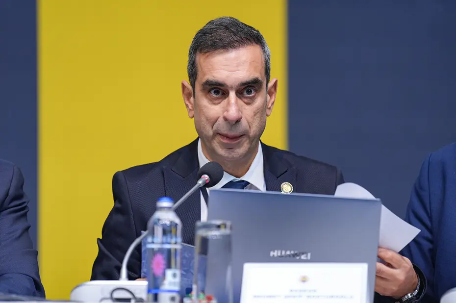 Fenerbahçe'de yönetime tam yetki: Oylamaya sunulan tüm maddeler kabul edildi - 4 Fenerbahçe'de yönetime tam yetki: Oylamaya sunulan tüm maddeler kabul edildi - 4