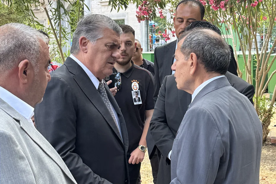 Dursun Özbek ve Serdal Adalı, cenaze töreninde bir araya geldi  - 1