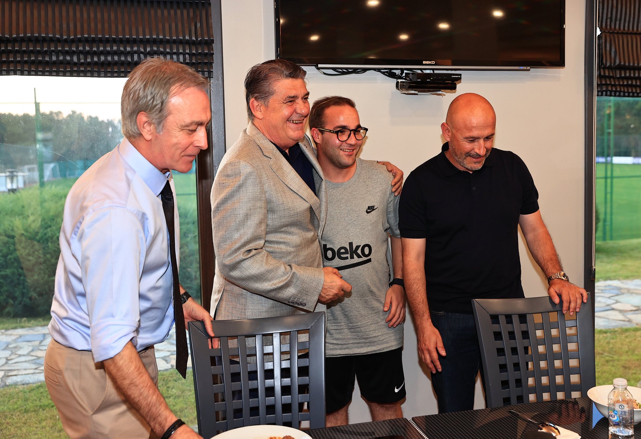 Beşiktaş, yeni sezon hazırlıkları öncesinde yemekte bir araya geldi