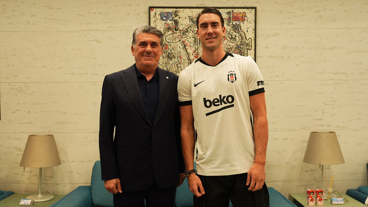 Vlahovic Beşiktaş'ta, Lisansı İtalya'da! Serdal Adalı: 'Bekliyoruz Kardeşim!'