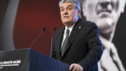 Serdal Adalı'dan TFF çıkarması: Hacıosmanoğlu ile görüşmek için Federasyon binasında Serdal Adalı'dan TFF çıkarması: Hacıosmanoğlu ile görüşmek için Federasyon binasında