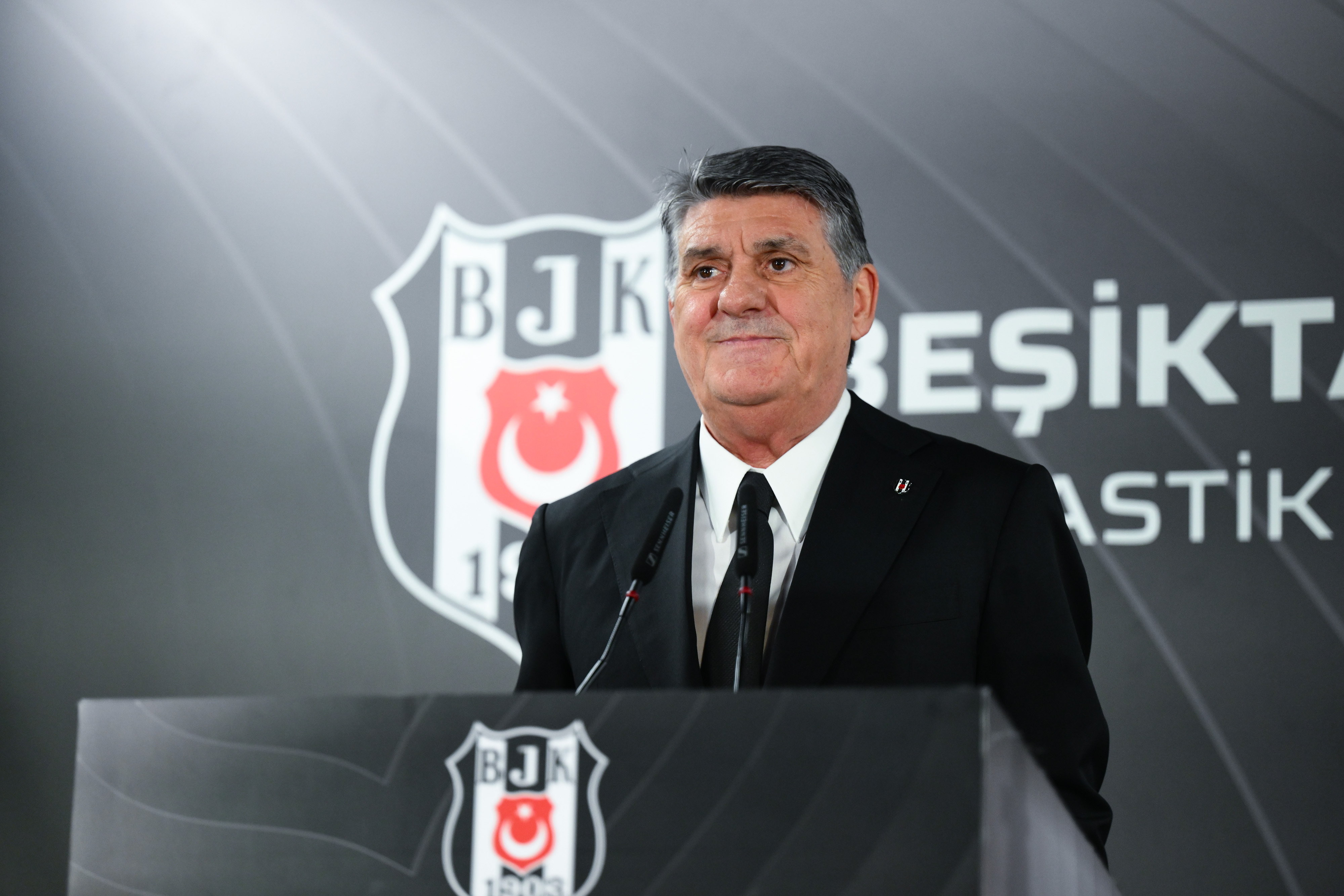 Başkan Adalı'dan Beşiktaşlılara Bayram Mesajı: 'Birlik Olun, Yoksa Ben Kime Konuşurum?!'