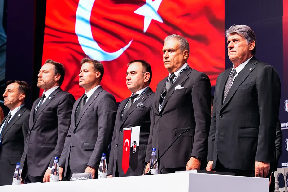 Beşiktaş'ta olaylı oylama: Serdal Adalı yönetimi ibra edildi - 1