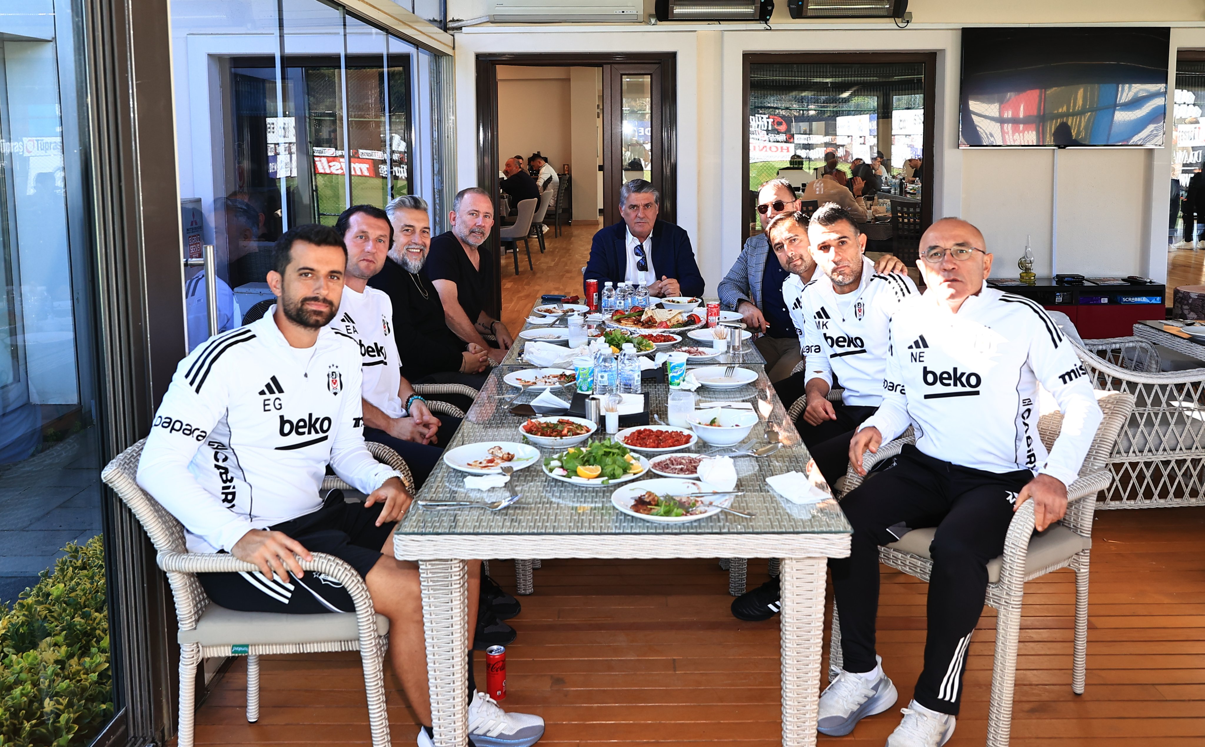 Serdal Başkan'dan 'Aç Karnına Derbi Olmaz' Ziyareti: Tabaklar Doldu, Moraller Tavan Yaptı!