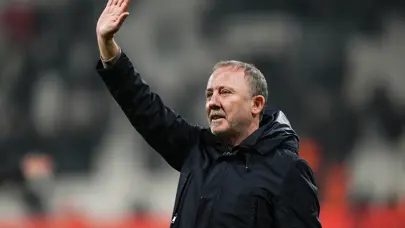 Sergen Yalçın hemen formayı verdi! Galatasaray derbisiyle ilk 11'e geri dönüyor Sergen Yalçın hemen formayı verdi! Galatasaray derbisiyle ilk 11'e geri dönüyor