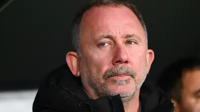 Sergen Yalçın, ağlayarak "Beni çıkar" diyen Beşiktaşlı futbolcunun yayında adını verdi: "Futbol hayatın biter"