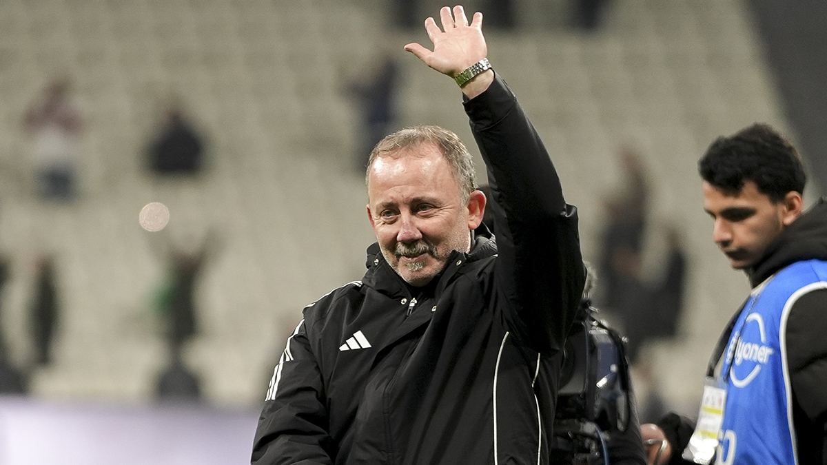 Beşiktaş'ta 100. Süper Lig maçına çıkacak Sergen Yalçın'dan taraftara çağrı