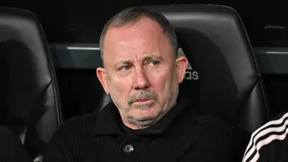 Sergen Yalçın Beşiktaş'taki görevinden istifa etti Sergen Yalçın Beşiktaş'taki görevinden istifa etti