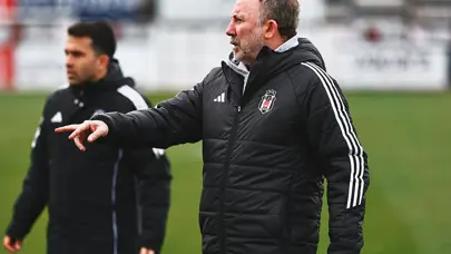 Beşiktaş'ta iki ayrılık şimdiden netleşti! Sergen Yalçın biletlerini kesti Beşiktaş'ta iki ayrılık şimdiden netleşti! Sergen Yalçın biletlerini kesti