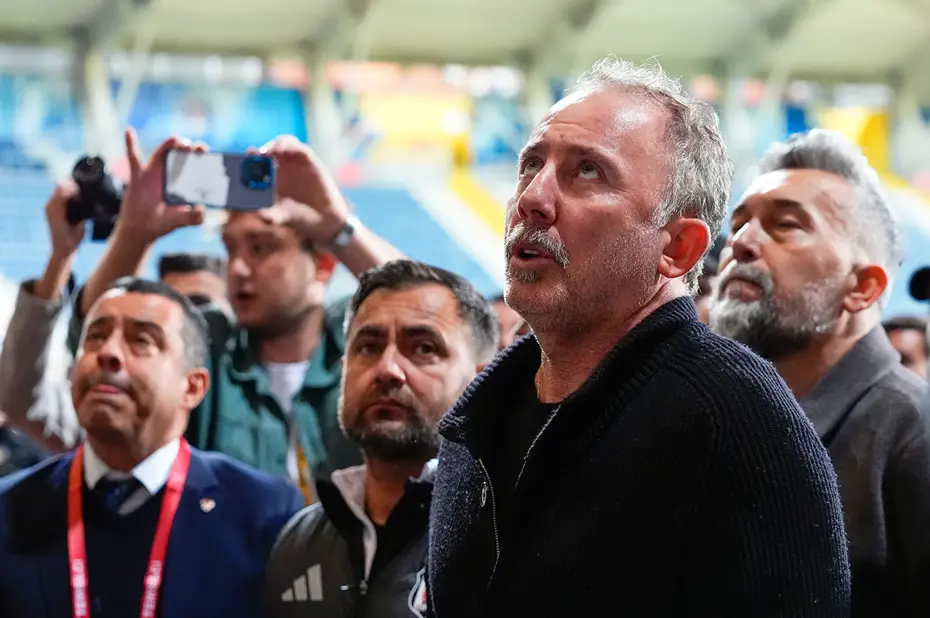 "Sergen Yalçın derhal istifa etmelidir" | Spor yazarlarından Kasımpaşa - Beşiktaş maçı yorumu - 4 "Sergen Yalçın derhal istifa etmelidir" | Spor yazarlarından Kasımpaşa - Beşiktaş maçı yorumu - 4