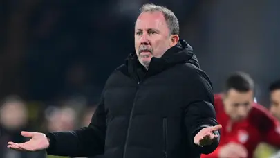 Sergen Yalçın'ın vazgeçilmezi takımdan ayrılıyor! 17 maçın 16'sına ilk 11'de başlamıştı