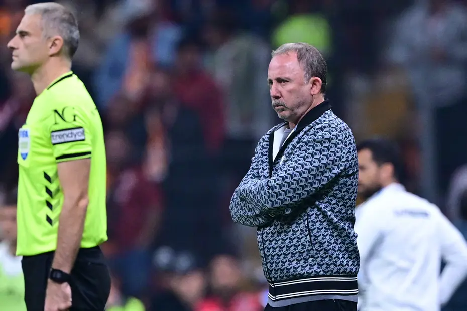 Beşiktaş'ta Sergen Yalçın'ın biletini kestiği isim Fenerbahçe yolcusu olabilir - 4 Beşiktaş'ta Sergen Yalçın'ın biletini kestiği isim Fenerbahçe yolcusu olabilir - 4