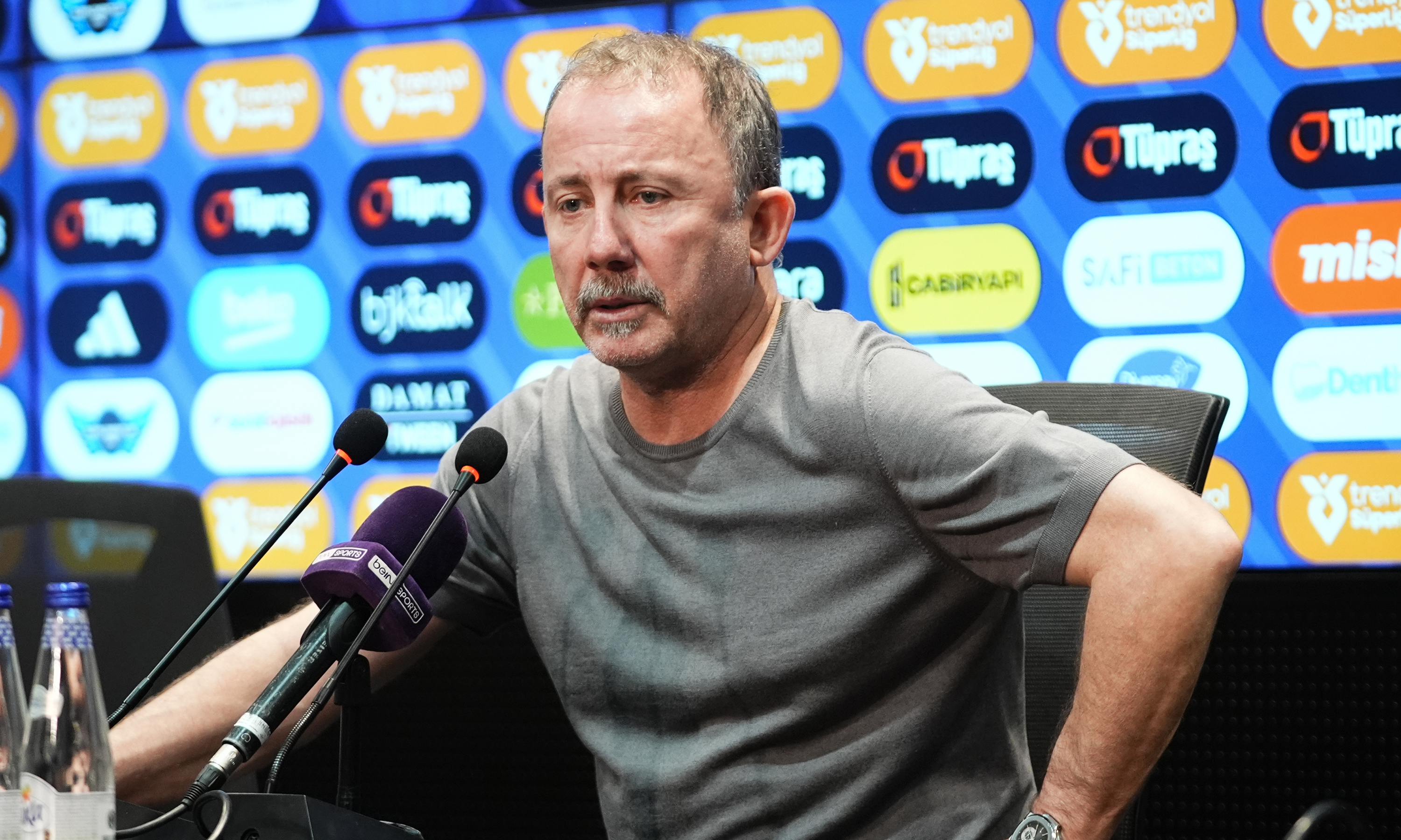 Sergen Hoca Yine Düğmeye Bastı: Maç Bitti, Hakem Defteri Açıldı!