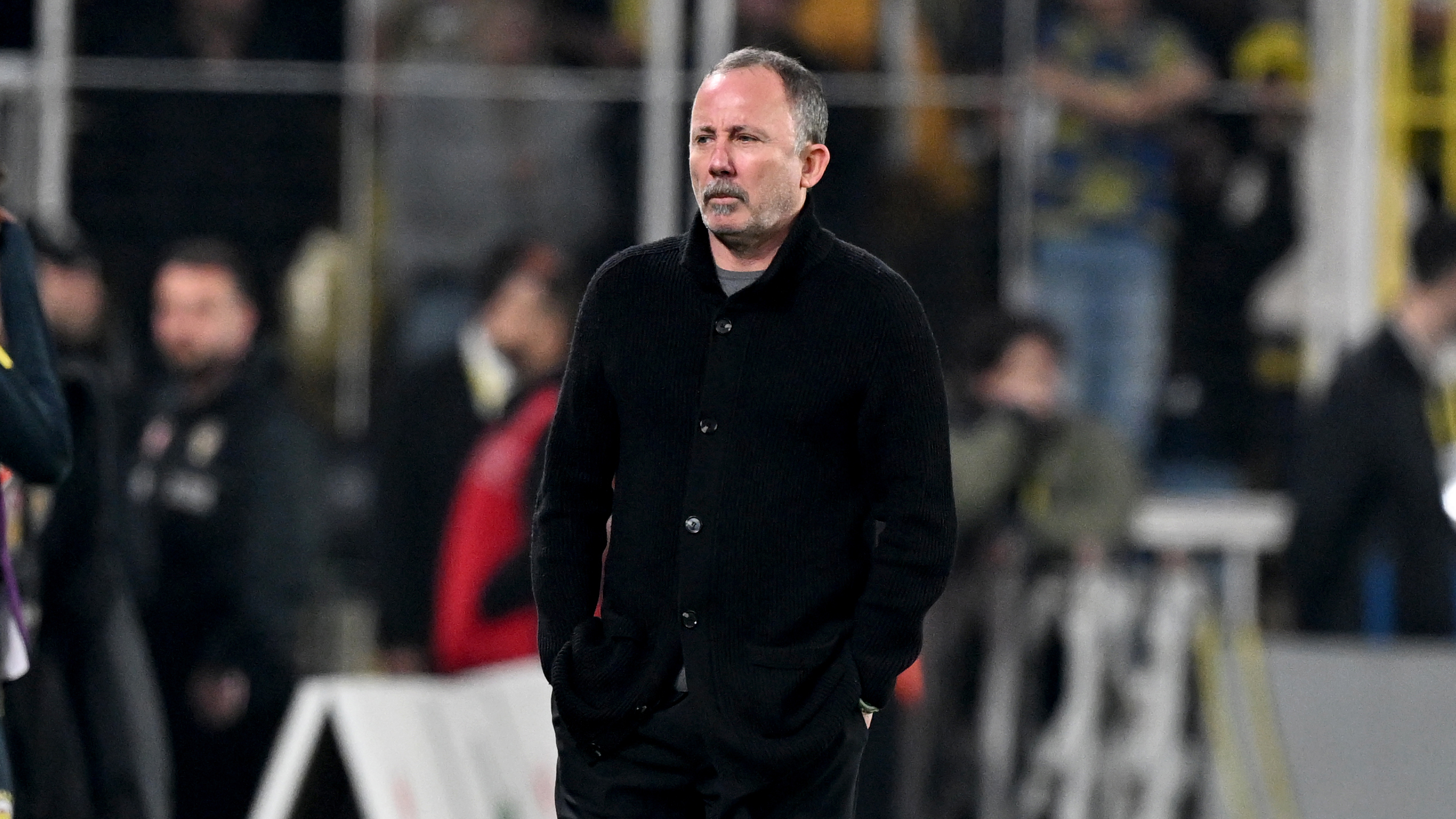 Tesiste valizler toplandı: Sergen Yalçın 10 futbolcunun üstünü çizdi