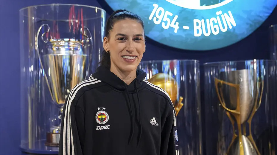 1 ay sonra Fenerbahçe'den Galatasaray'a imza atacak: "Son dönemin en sansasyonel transferi" - 2 1 ay sonra Fenerbahçe'den Galatasaray'a imza atacak: "Son dönemin en sansasyonel transferi" - 2
