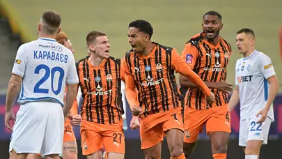 Arda Turan'dan dev galibiyet: Shakhtar ezeli rakibini devirdi, soyunma odası şenlendi