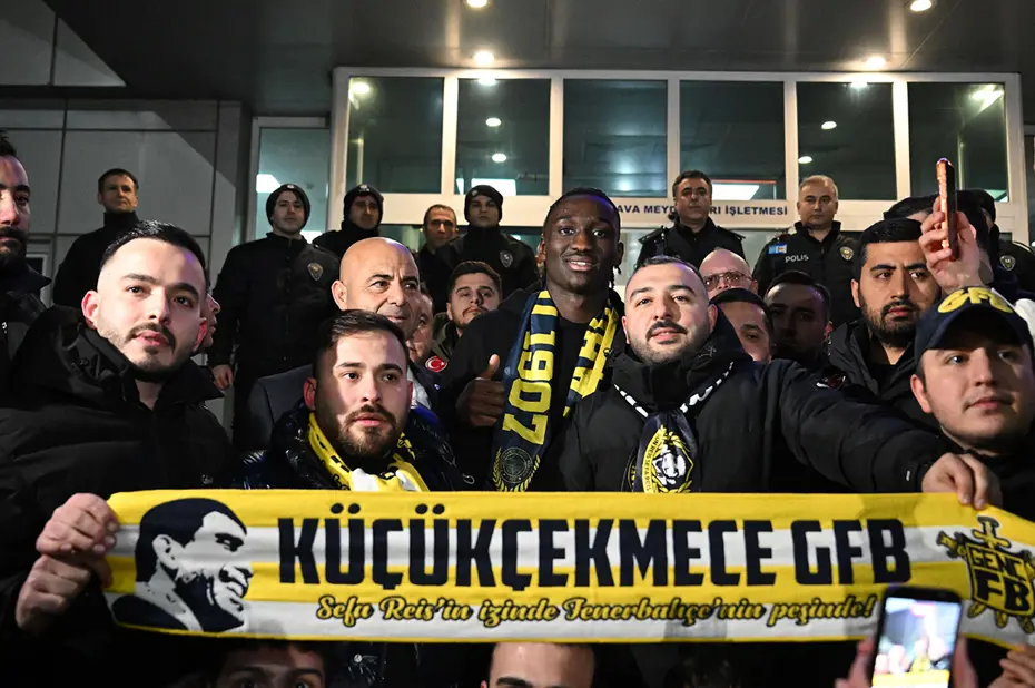Fenerbahçe'nin yeni golcüsü Sidiki Cherif İstanbul'da - 2