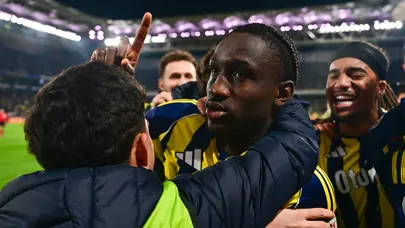 "Eller yukarı! Ben Cherif" | Sporun manşetleri "Eller yukarı! Ben Cherif" | Sporun manşetleri