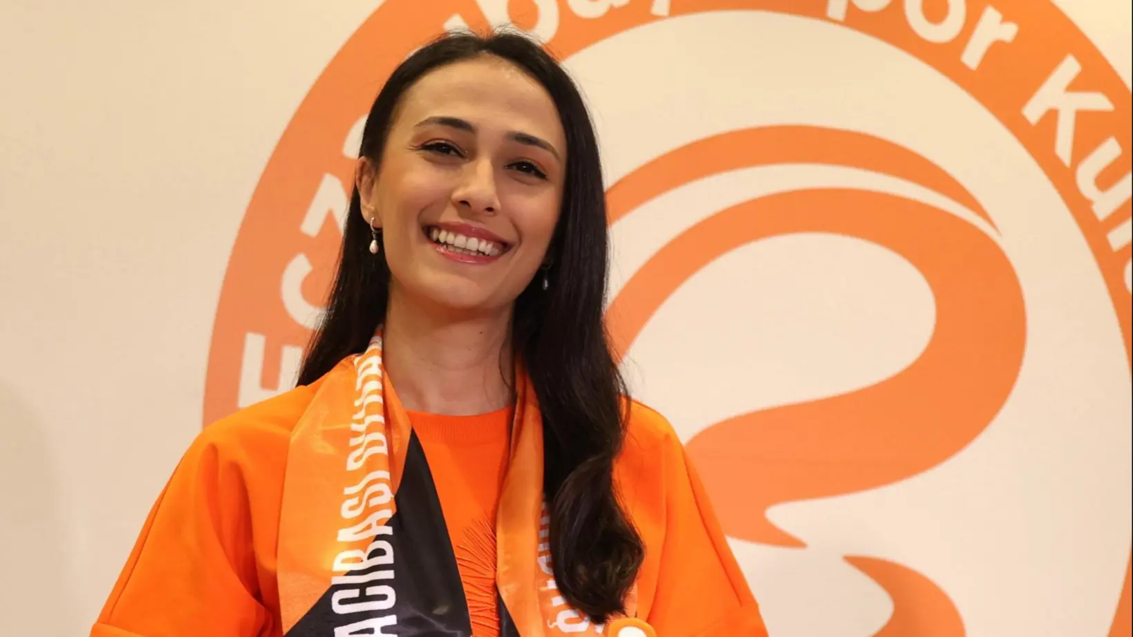 Simge Aköz 2 yıl daha Eczacıbaşı Dynavit'te