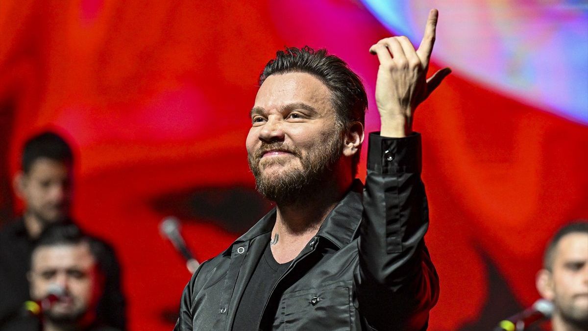 Türkiye'nin Dünya Kupası marşı Sinan Akçıl'dan! Yeni açıklama geldi