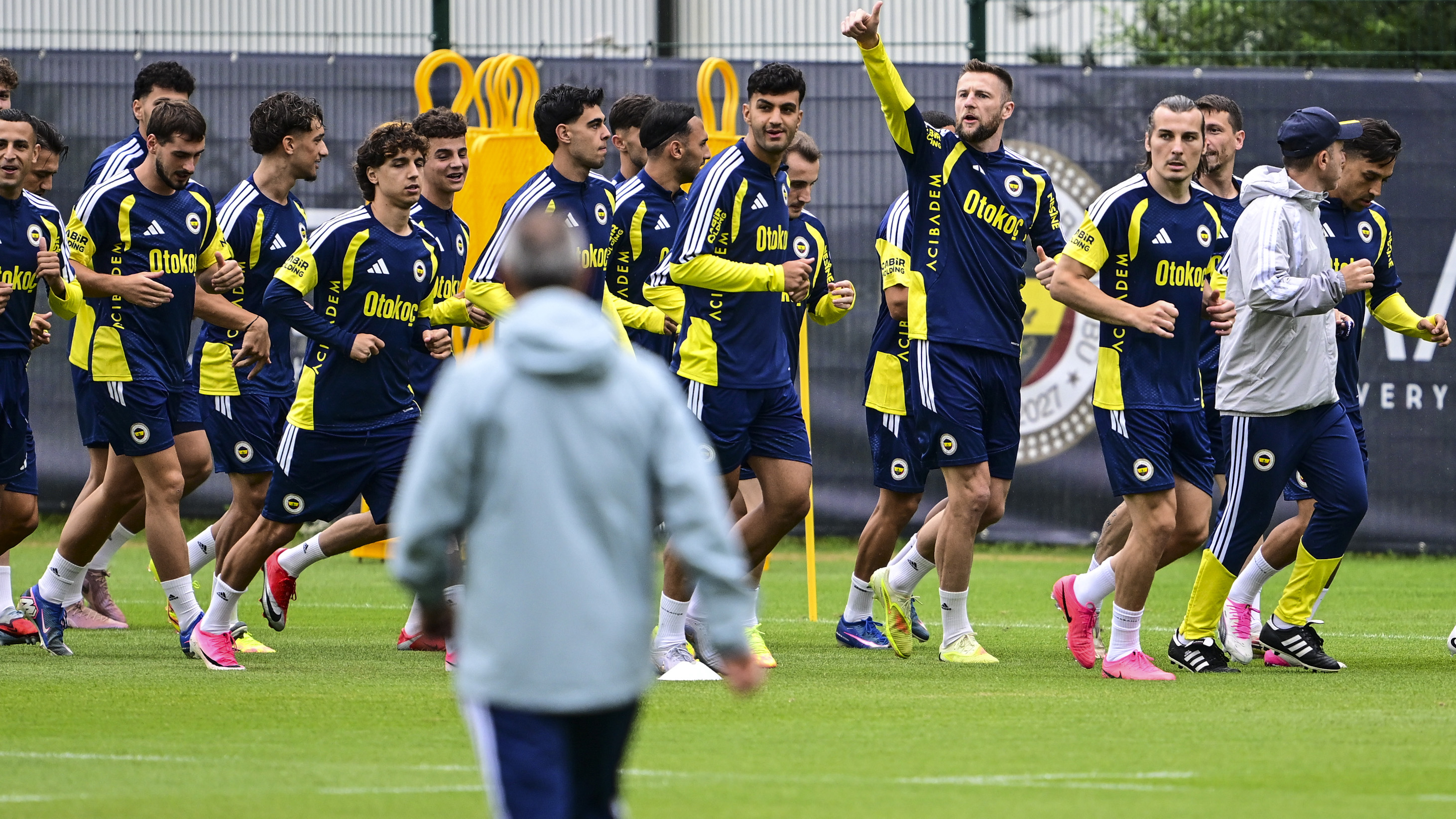 Fenerbahçe, yeni sezon hazırlıklarını sürdürdü