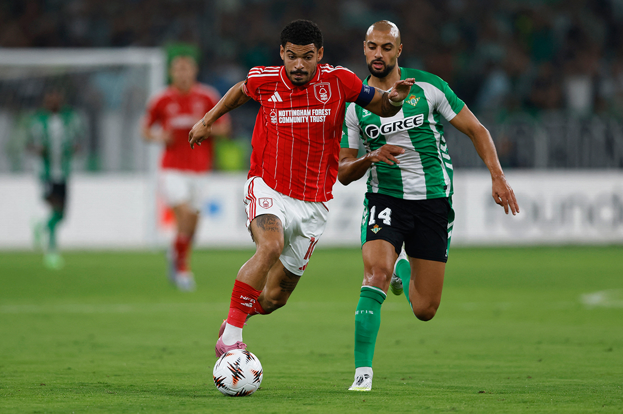 Betis'in Amrabat Aşkı Pahalıya Patlayabilir: Fenerbahçe 'Önce 12 Milyon Euro'yu Gör' Dedi!
