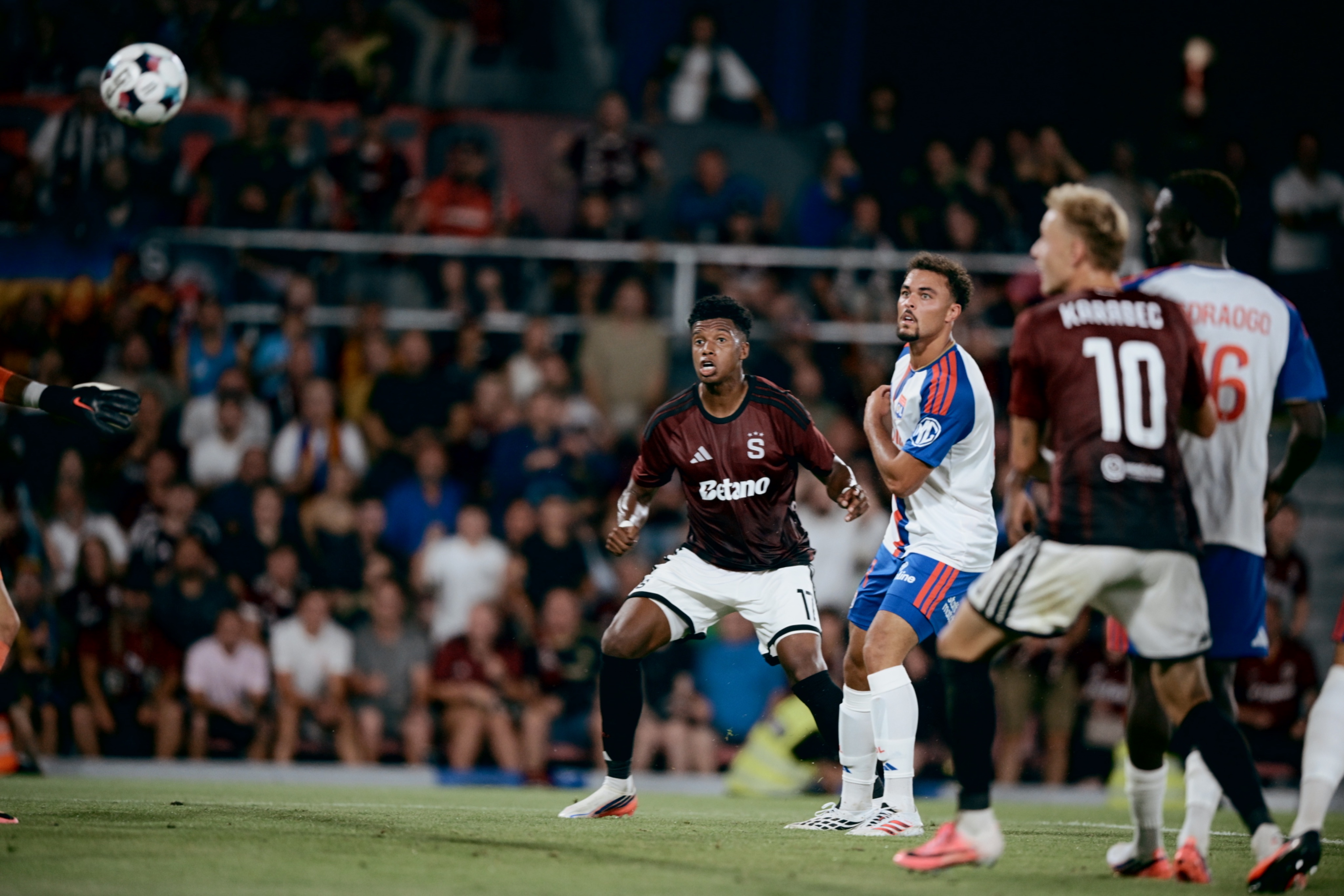 Fenerbahçe'nin olası rakiplerinin ilk maçında Sparta Prag kazandı