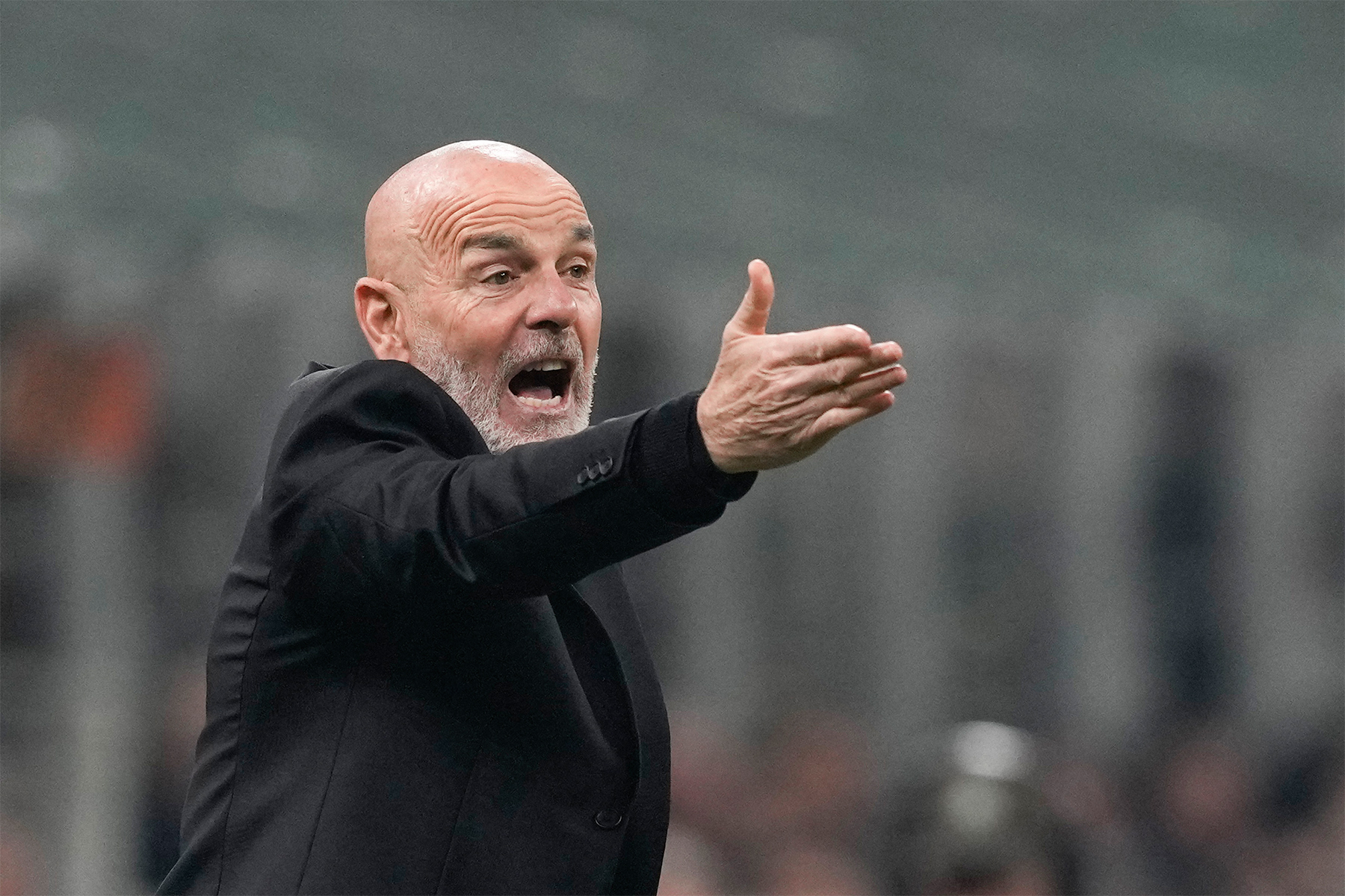 Stefano Pioli galibiyet göremeden gönderildi: Dzeko ile tartışması gündem olmuştu