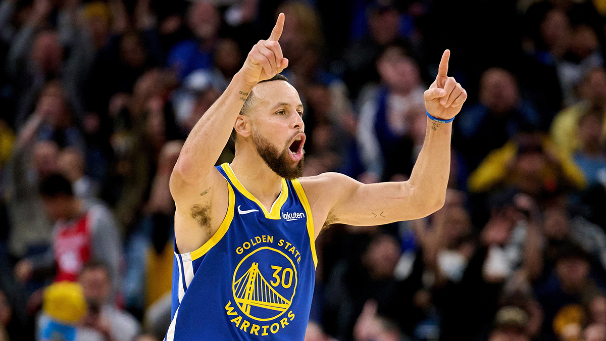 Stephen Curry, Michael Jordan'ın rekorunu kırsa da yenilgiyi engelleyemedi