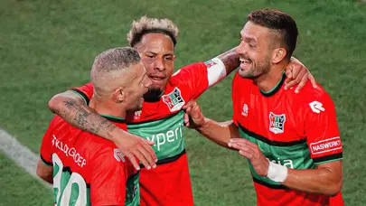 Tadic ve Emre Mor'lu NEC Nijmegen'den gol yağmuru: Sezonun ilk galibiyeti Tadic ve Emre Mor'lu NEC Nijmegen'den gol yağmuru: Sezonun ilk galibiyeti