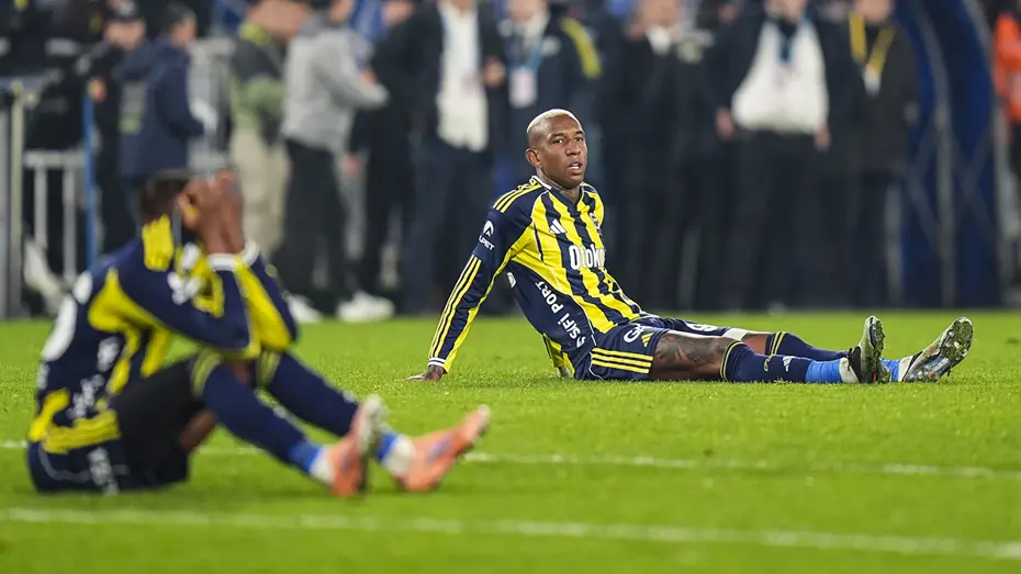 "Bu kayıp puanların suçlusu tabii ki Tedesco" | Spor yazarları Fenerbahçe için ne dedi? - 4