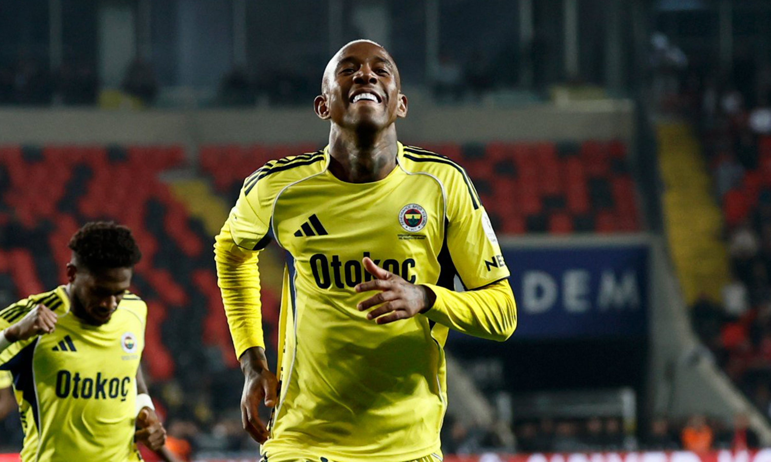 Talisca'dan Eleştiri Kurbanlarına Futbol Dersi: 'Ben 8 Dokunuşla 2 Gol Atıyorum, Siz Hala Penaltı Mı Konuşuyorsunuz?'